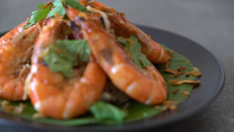 fried shrimp with garlic on plate