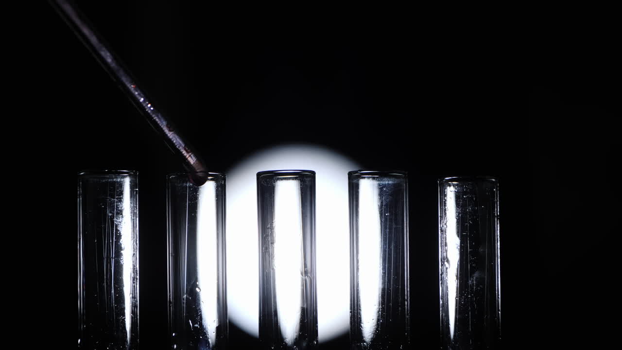 실험실에서 시험관에 첨가된 약물 1