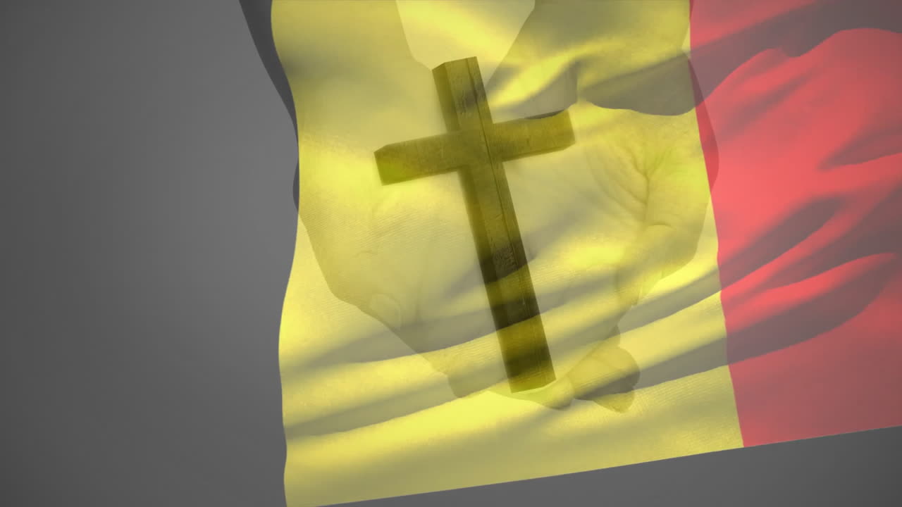 Sosteniendo una cruz de madera sobre un fondo de la bandera belga, manos mostrando fe y esperanza