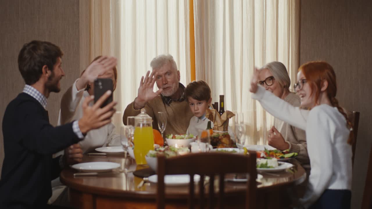 가족 추수감사절 저녁 셀피