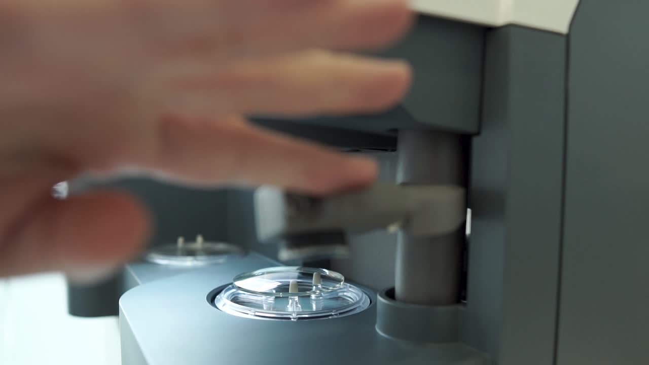 Ophtalmologist working - fixed image