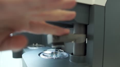 oftalmólogo trabajando - imagen fija