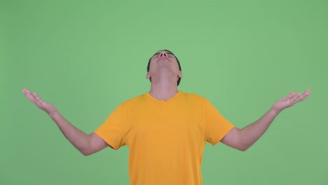 joven, guapo y multiétnico