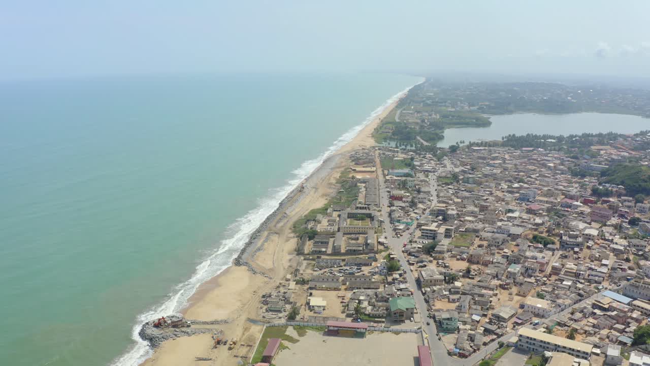 Skyline of the comunity and the sea