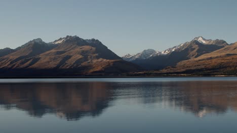 New-Zealand-autumn-season-landscape-with-mountains-during-sunset-in-Mt