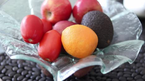 Close-up-shot-of-a-bowl-of-fruit