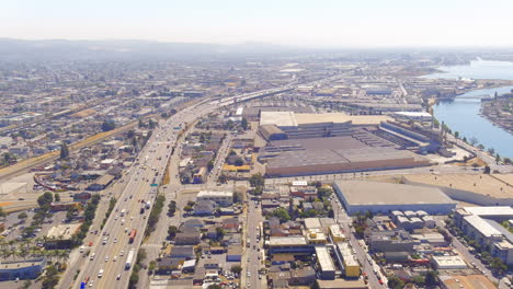 Captura-Aérea-Desde-La-Cercana-Avenida-Fruitvale