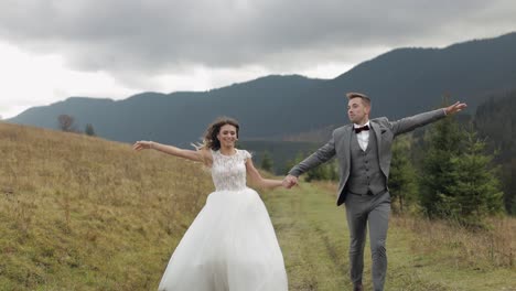 a wedding couple kisses in the mountains