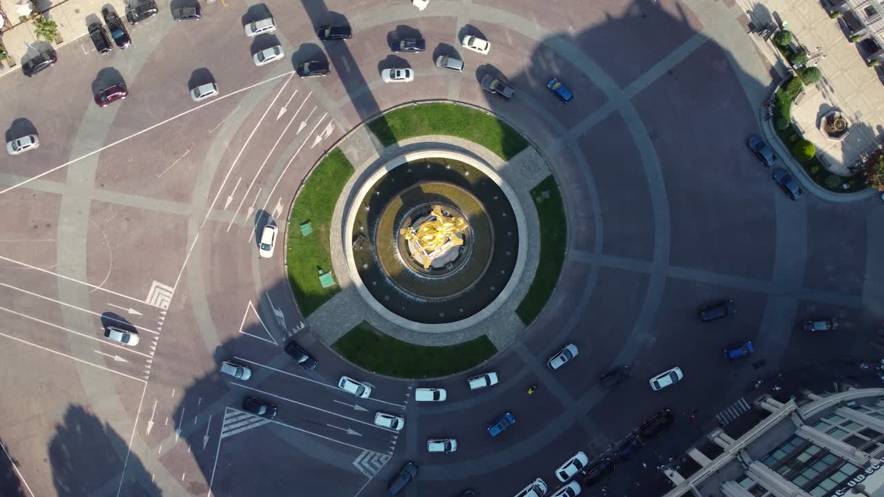 사각형 원 안테나에 대한 교통