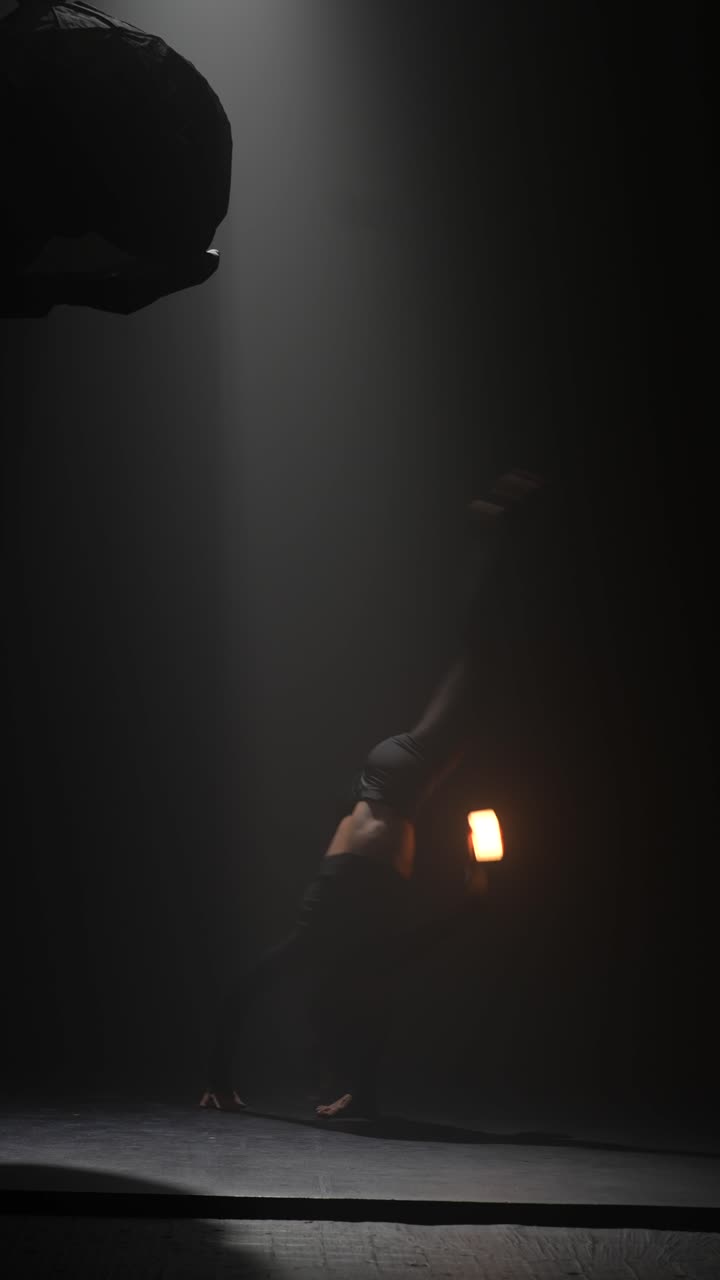 espectáculo de danza contemporánea oscura