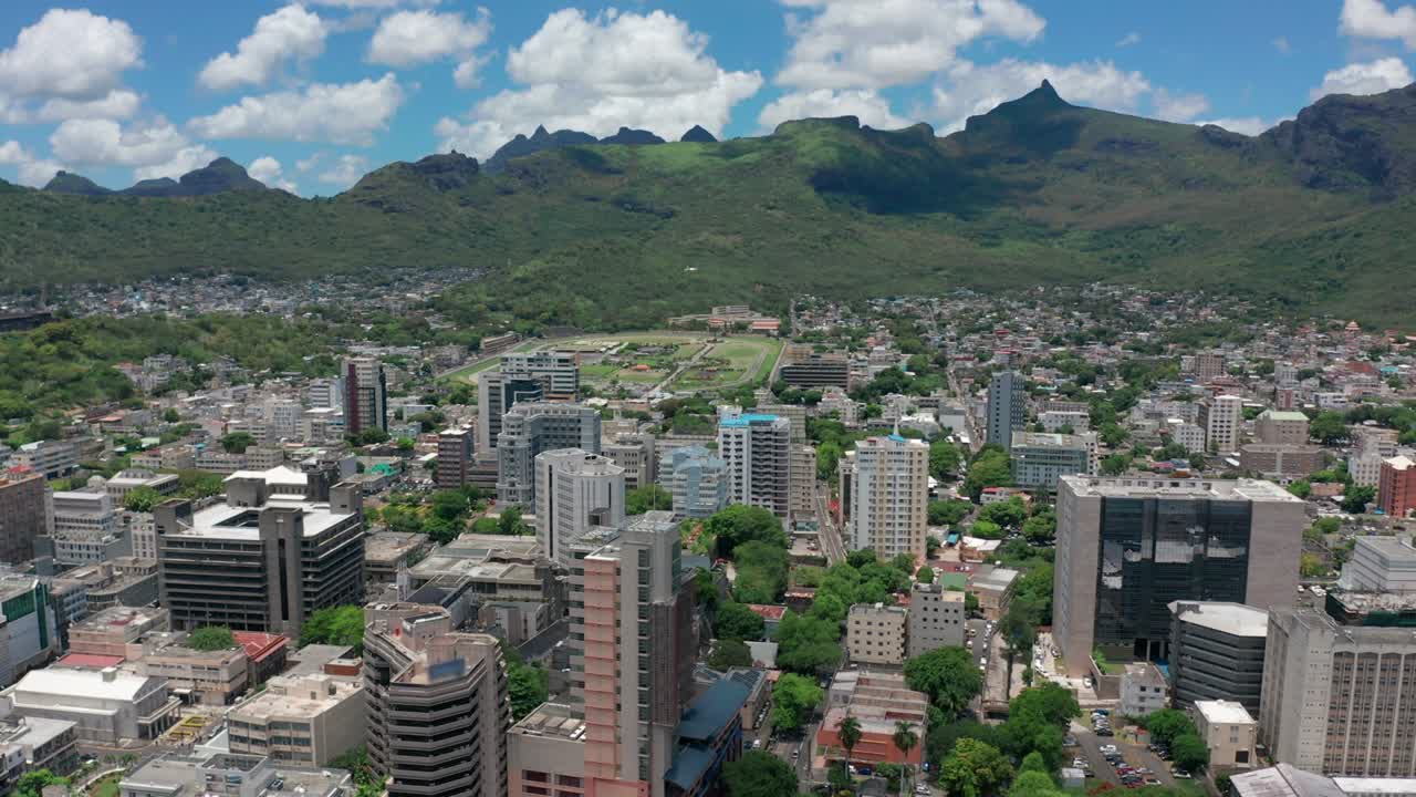아름답고 은 날에 포트 루이 (port louis) 에서 볼 수 있는 공중 전망: 모리셔스 섬의 수도, 인도양에 있는 높은 건물, 오프쇼어 은행 시스템