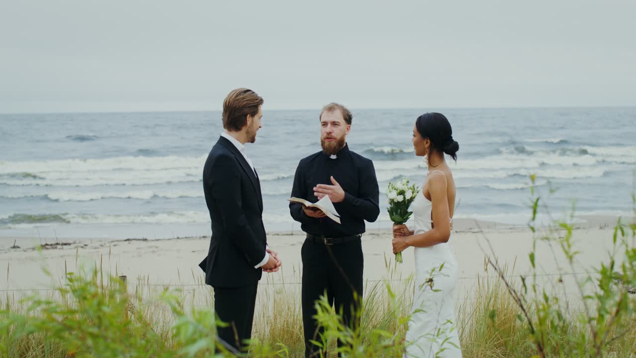 Cerimonia del matrimonio in spiaggia