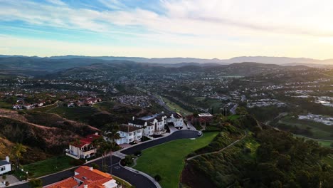 Vista-Aérea-De-La-Casa-De-Lujo-De-California