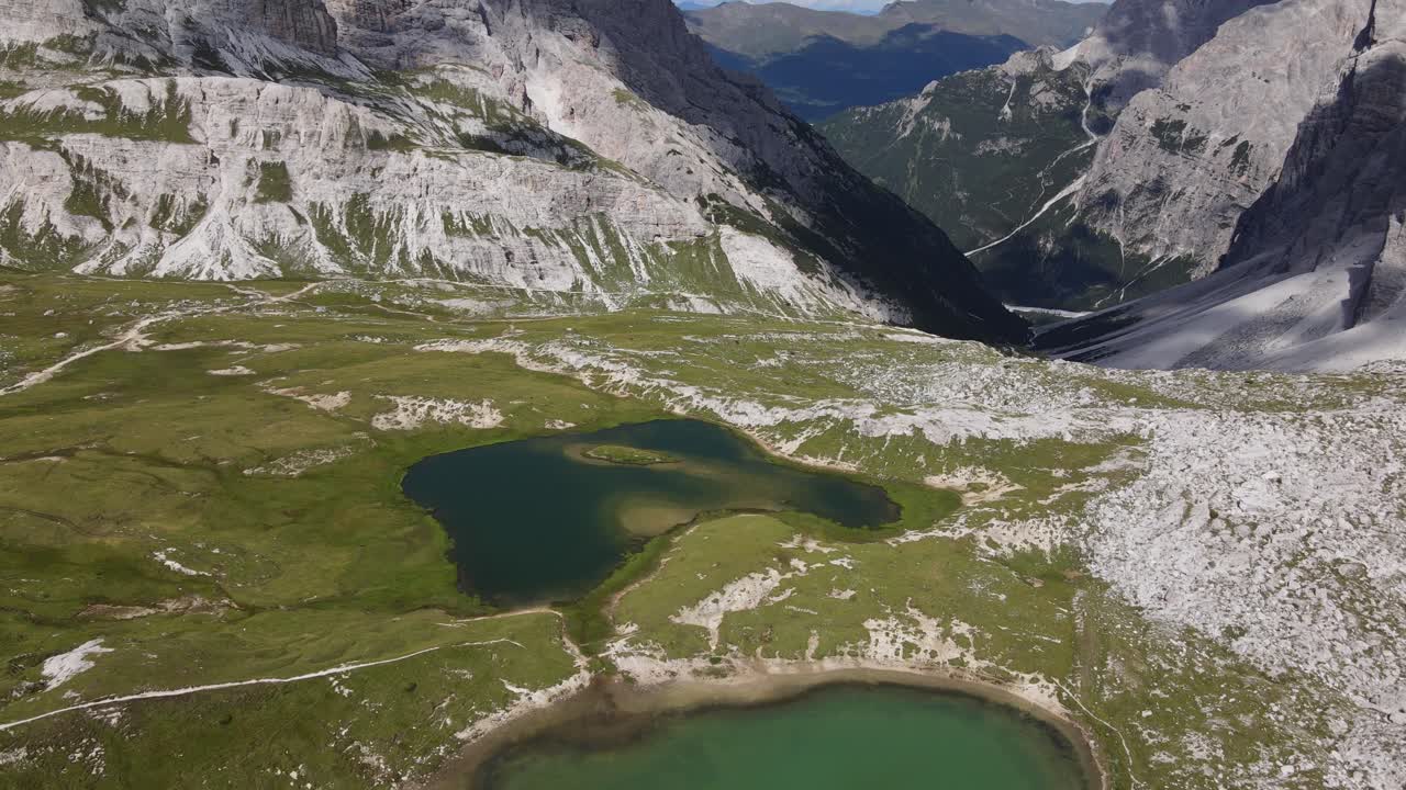 vistas aéreas de las tre cime di lavaredo en los dolomitas italianos