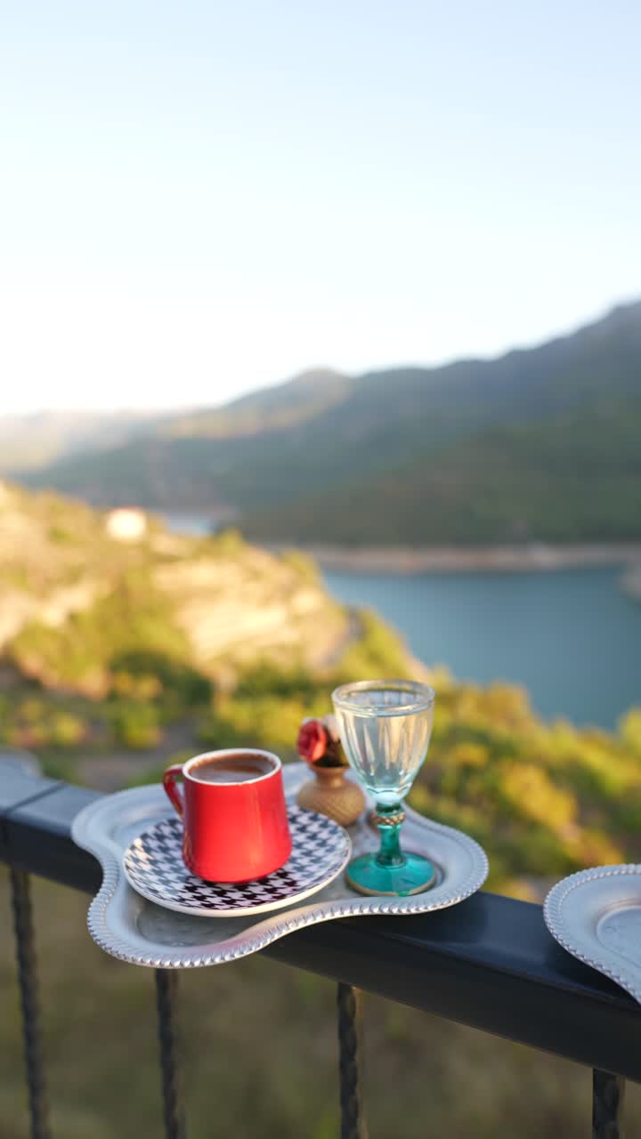Café Turco com Vista para a Montanha