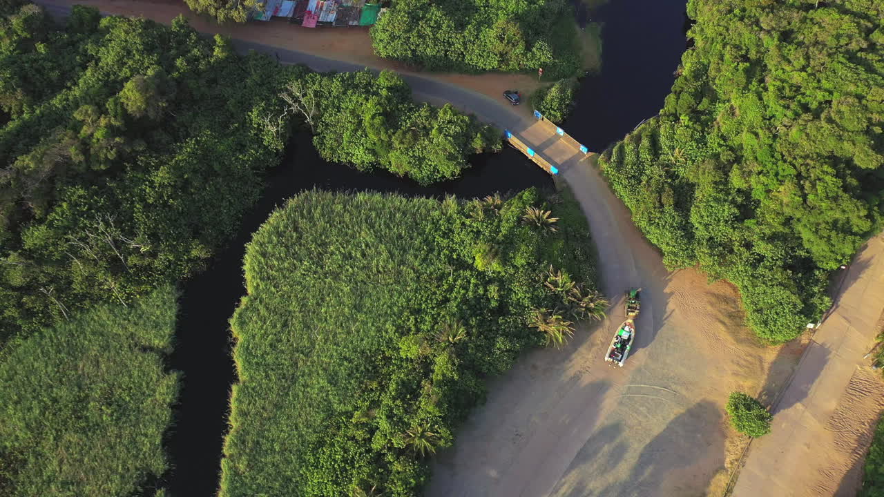 이 배는 여기서 쓸모가 있을 거야