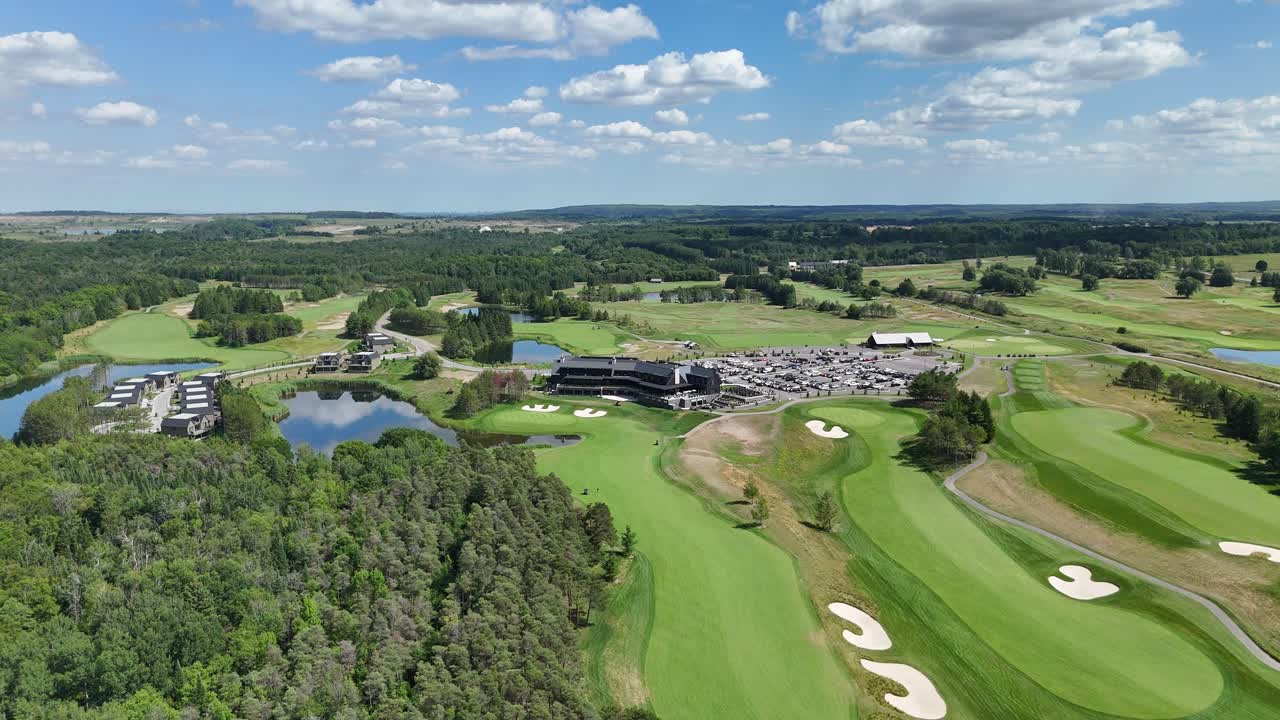 Prospettiva aerea dei fairway e dei green del TPC Toronto a Osprey Valley a Caledon, Ontario