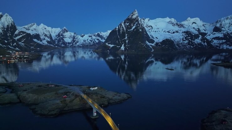 Vista aerea del meraviglioso paesaggio delle isole Lofoten in inverno