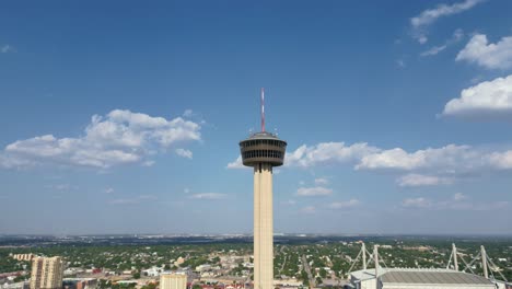 Tilt-down-aerial-view-of-the-recognisable-Tower-of-Americas-structure-in-San-Antonio,-Texas