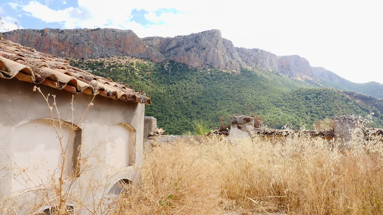 Ruined niches in the abandoned cemetery of Otiñar, Santa Cristina, Jaén, with a clay tile roof