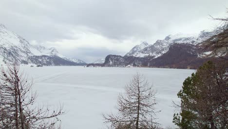 Abheben-Vom-Wald-In-Die-Schweizer-Alpen