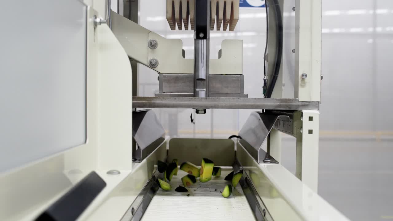 проверка безопасности фруктов в упаковке авокадо 1