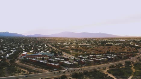 Una-Toma-Aérea-Del-Tráfico-Matutino-En-Arizona