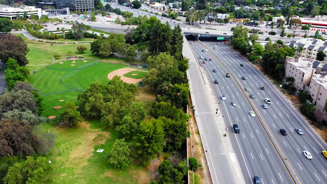 101 할리우드 고속도로 상공에서 공중 촬영