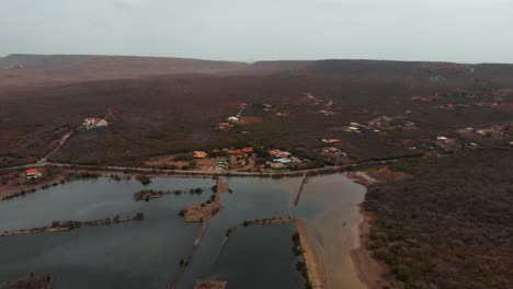 Ein-Salzsee-Auf-Der-Holländischen-Karibikinsel-Curacao