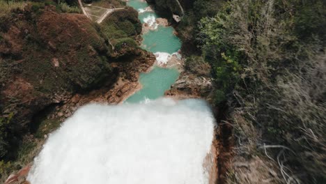 cascadas de cascadas de chiflón en chiapas, méxico - toma aérea de un dron