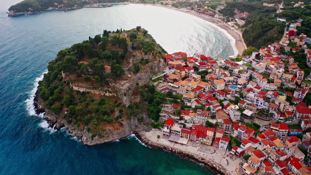 그리스 의 해안 도시 의 공중 사진
