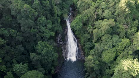 Drone-orbital-flight-showing-a-beatifull-waterfall