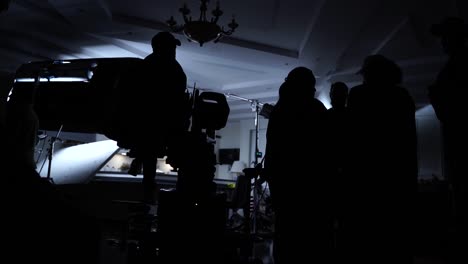 equipo de filmación en el set de una película comercial