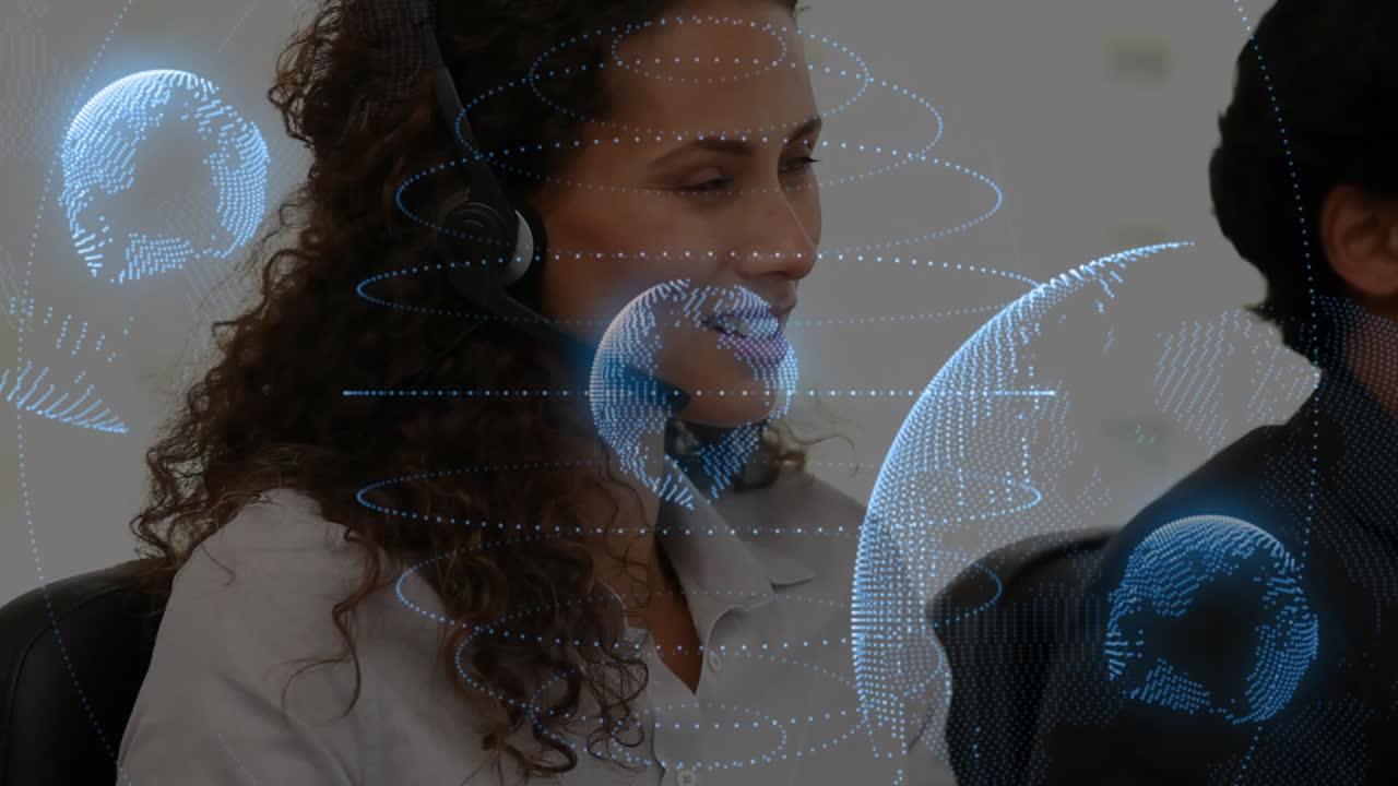 con auriculares, representante de servicio al cliente con animación de comunicación global