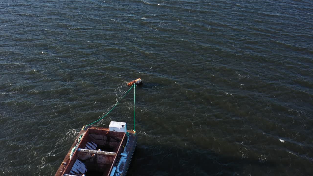 Une vue aérienne sur la baie de Hempstead par une journée d'hiver venteuse.