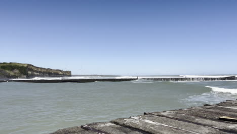 Sea-Waves-Crashing-On-Seawall-In-Patea,-Taranaki,-New-Zealand