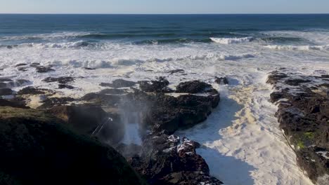 cocineros abismo y chorro de cuerno desde arriba de la costa de oregon