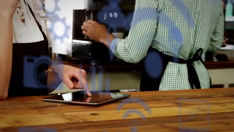 animación de iconos tecnológicos sobre diversas baristas preparando café y usando tableta