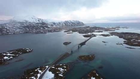 Luftaufnahme-Der-Brücke-Der-Lofoten-Inseln-Und-Der-Winterlandschaft-Des-Archipels---Drohne-4k