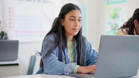 mujer, estudiante y portátil para la escuela