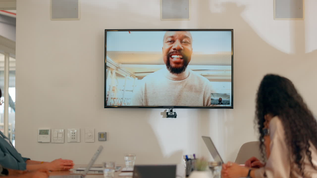 Applause, black man presentation