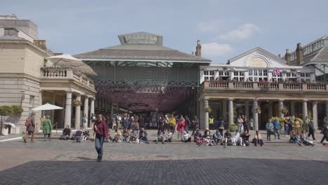 Außenansicht-Des-Covent-Garden-Market-Mit-Touristen-In-London,-Großbritannien