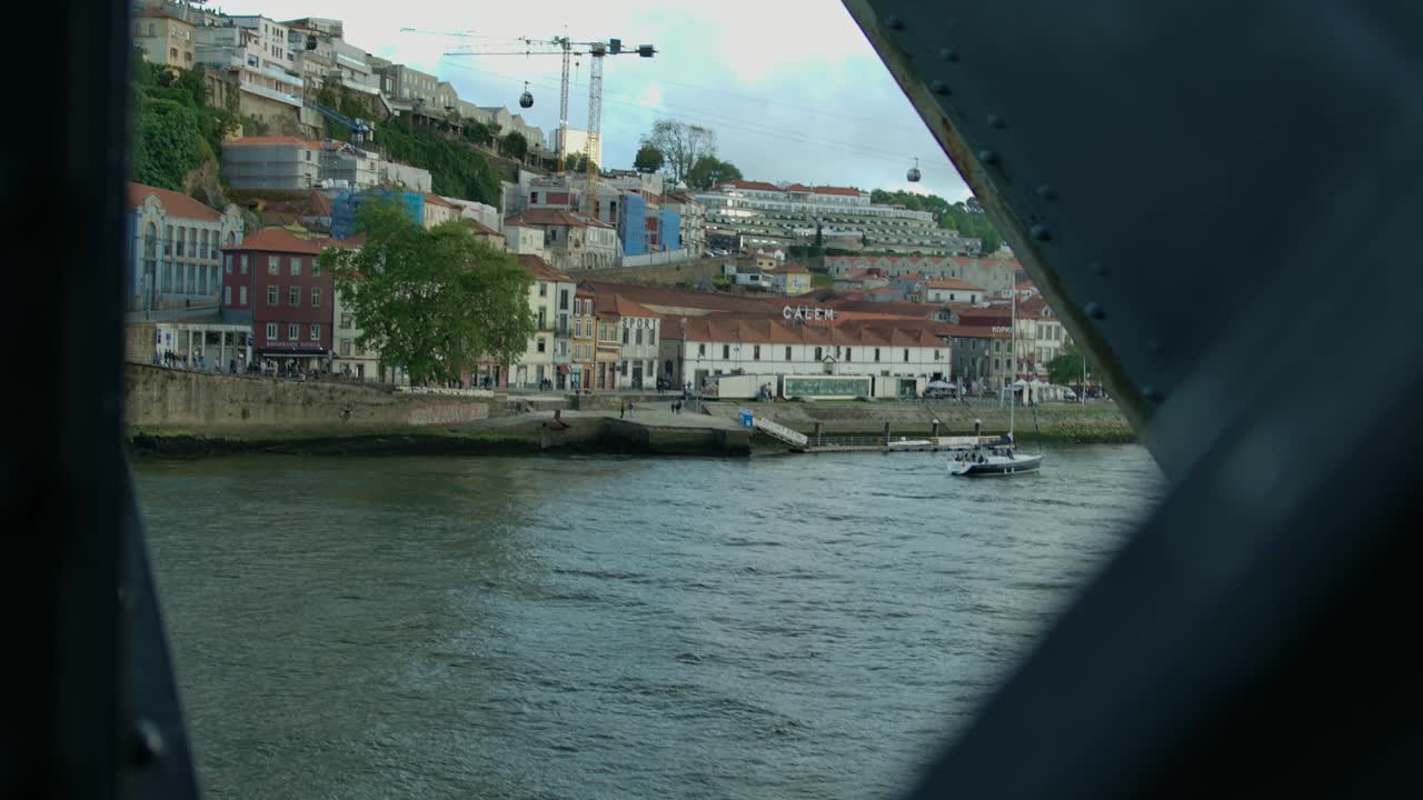 포르투갈의 강 의 다리에서 촬영된 영상