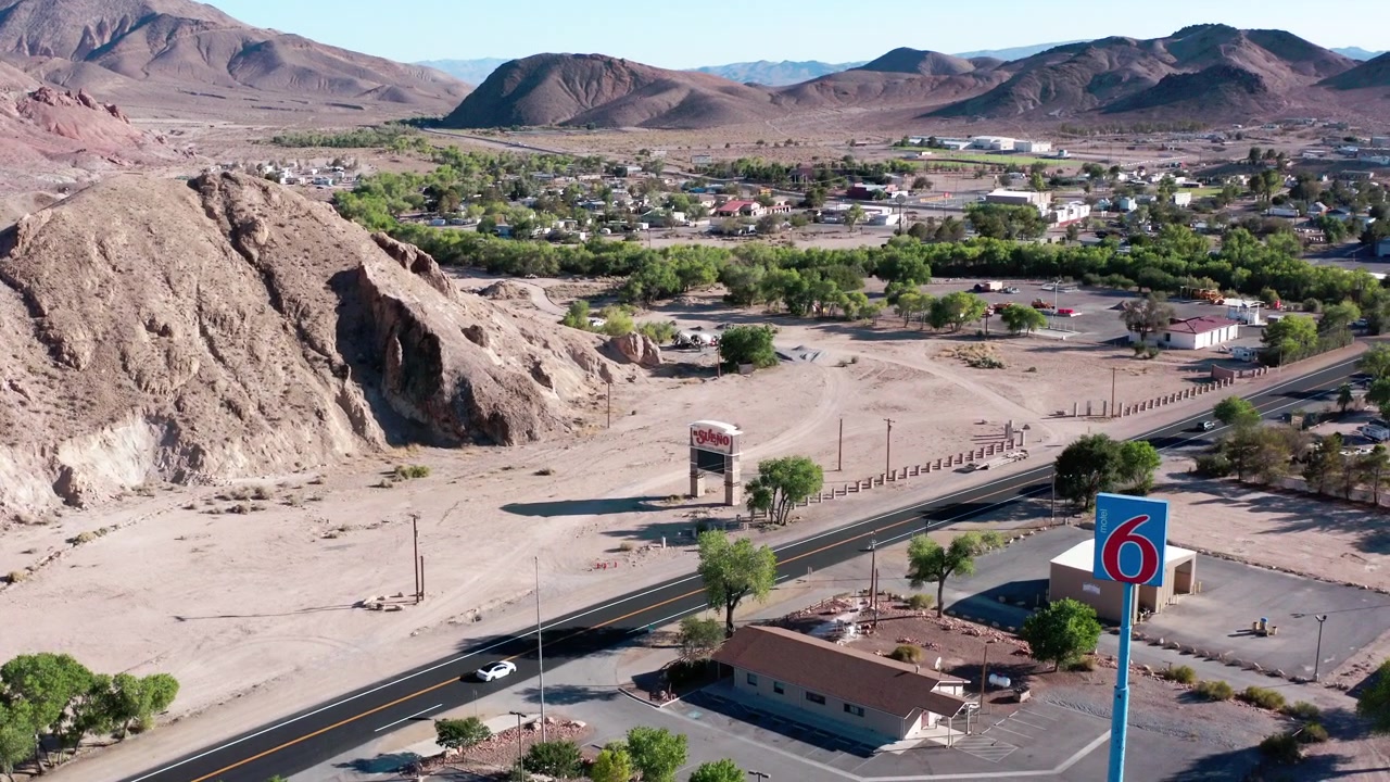Översikt över en liten gränsstad i Nevada. Beatty, NV. Flygfoto