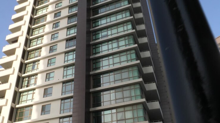 Karachi, Pakistan -: Sguardo verso gli appartamenti residenziali Emaar situati a Crescent Bay, Karachi