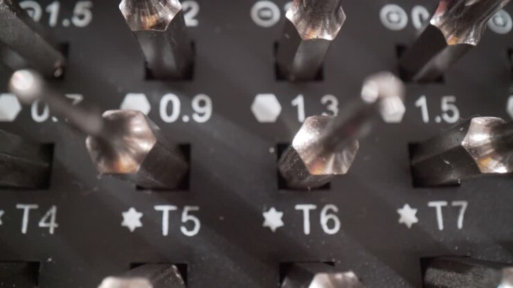 Kit de bits de ferramentas para reparo de smartphones e equipamentos de informática em close-up