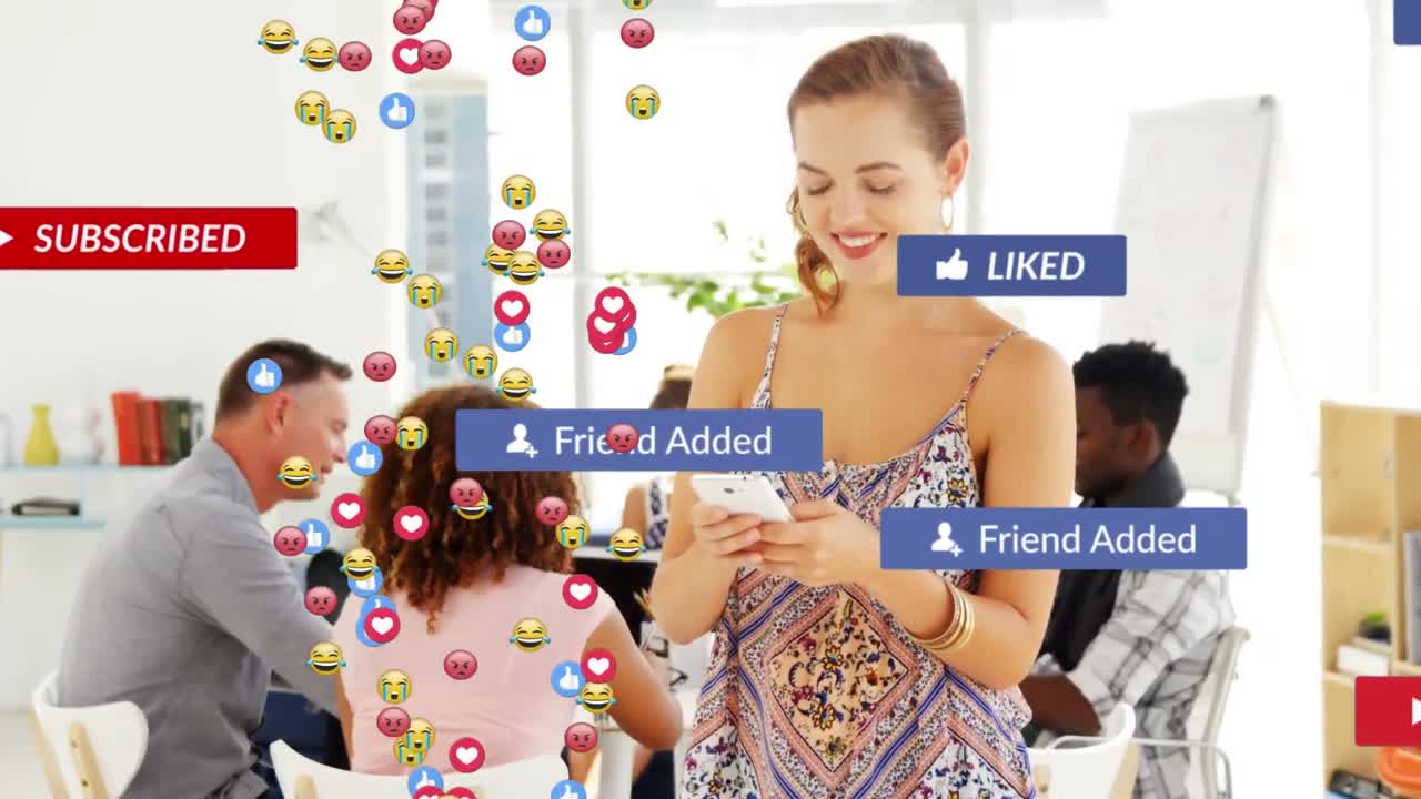 Animación de iconos de redes sociales cayendo sobre personas usando teléfonos inteligentes.