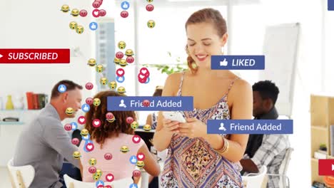 animación de iconos de redes sociales que caen sobre personas que usan teléfonos inteligentes