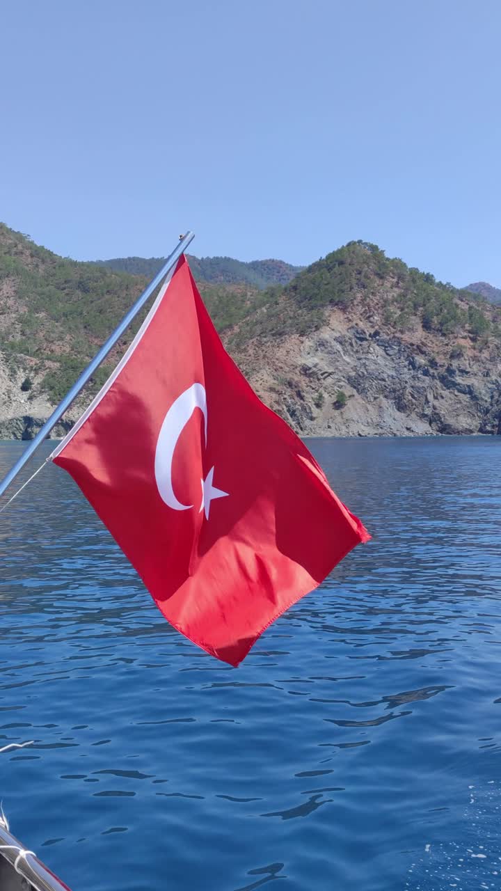 Okyanus sakin ve gökyüzü açık
