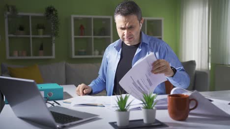 Trabajador-De-Oficina-En-Casa-Tirando-Papeles.